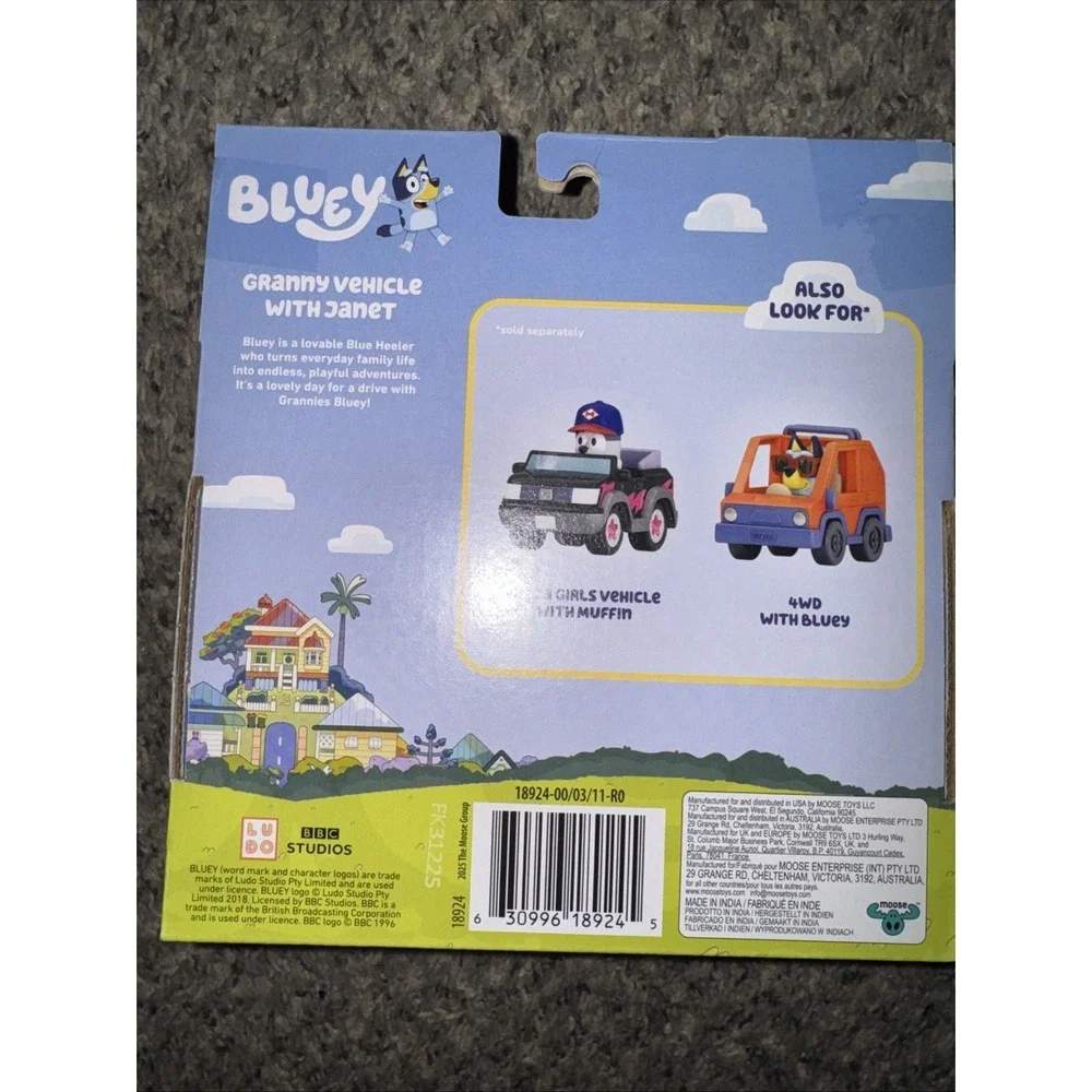 BLUEY Granny Car with Janet Toy Figure Playset Grannies Vehicle Pack NEW